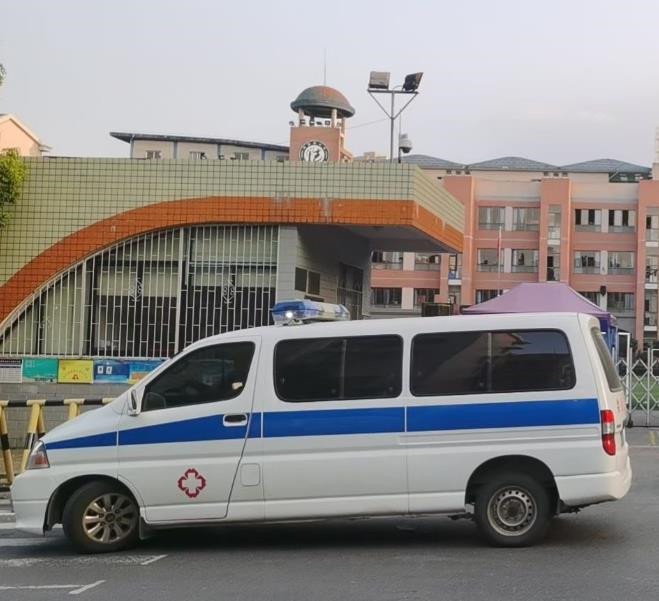 长泰救护车出租护送骨折病人一公里多少钱